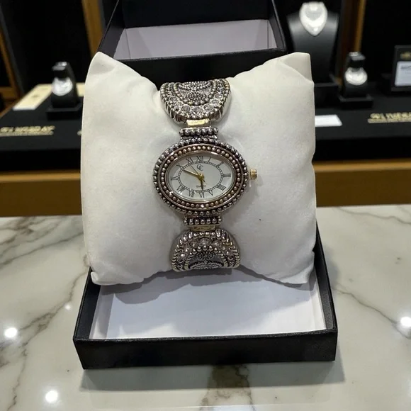 NEW IN BOX Beautiful Vintage Look Cuff Watch From Gold Coast - Picture 1 of 3